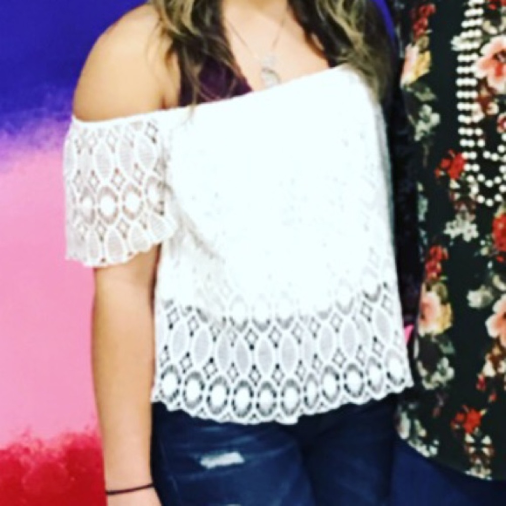 Shoulderless top